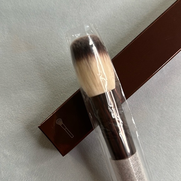 🧰 HOURGLASS | FOUNDATION/BLUSH BRUSH NO. 2 - Picture 3 of 7